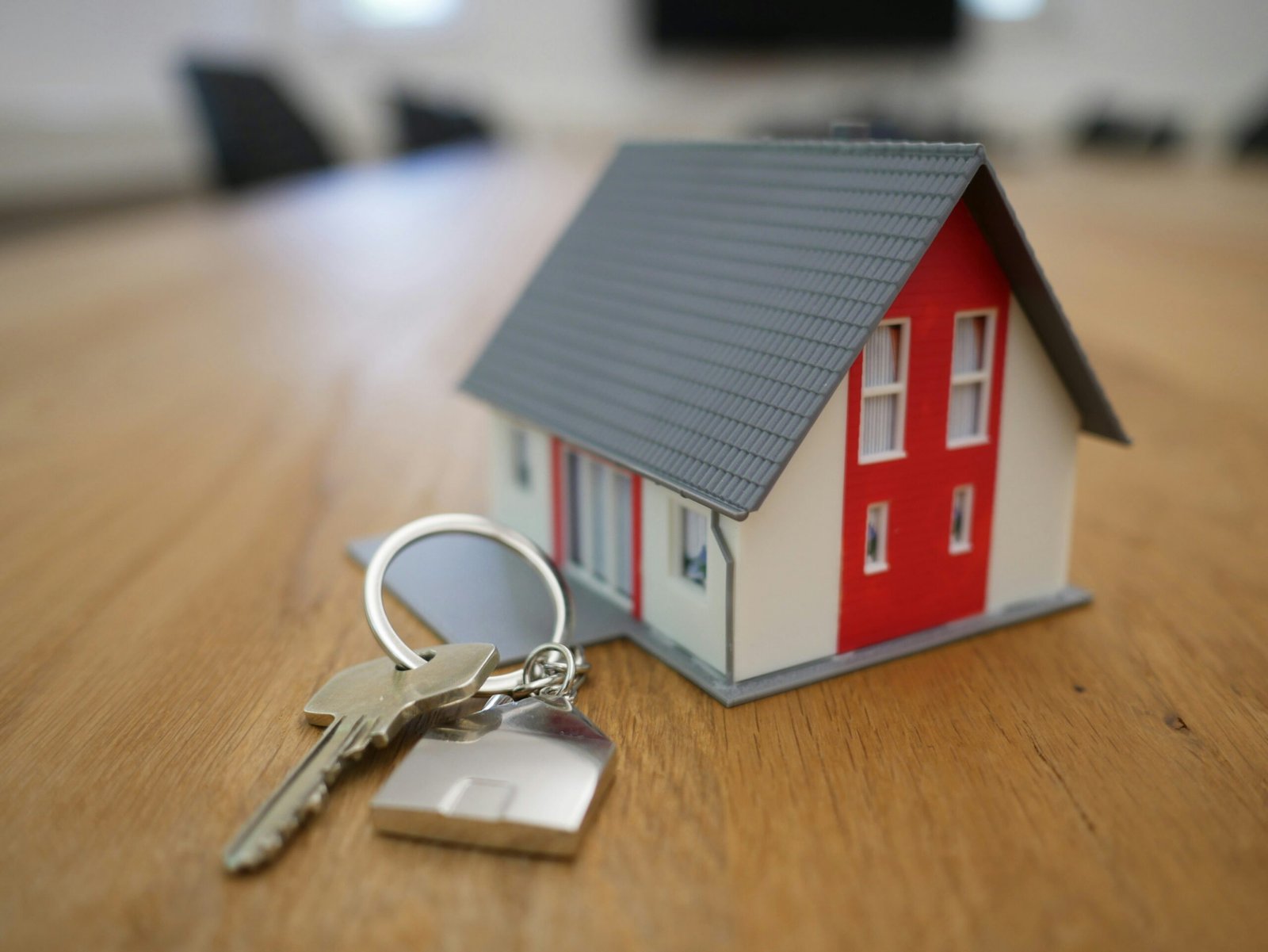 House keys and home loan paperwork representing MCLR EBLR repo-linked mortgage interest comparison