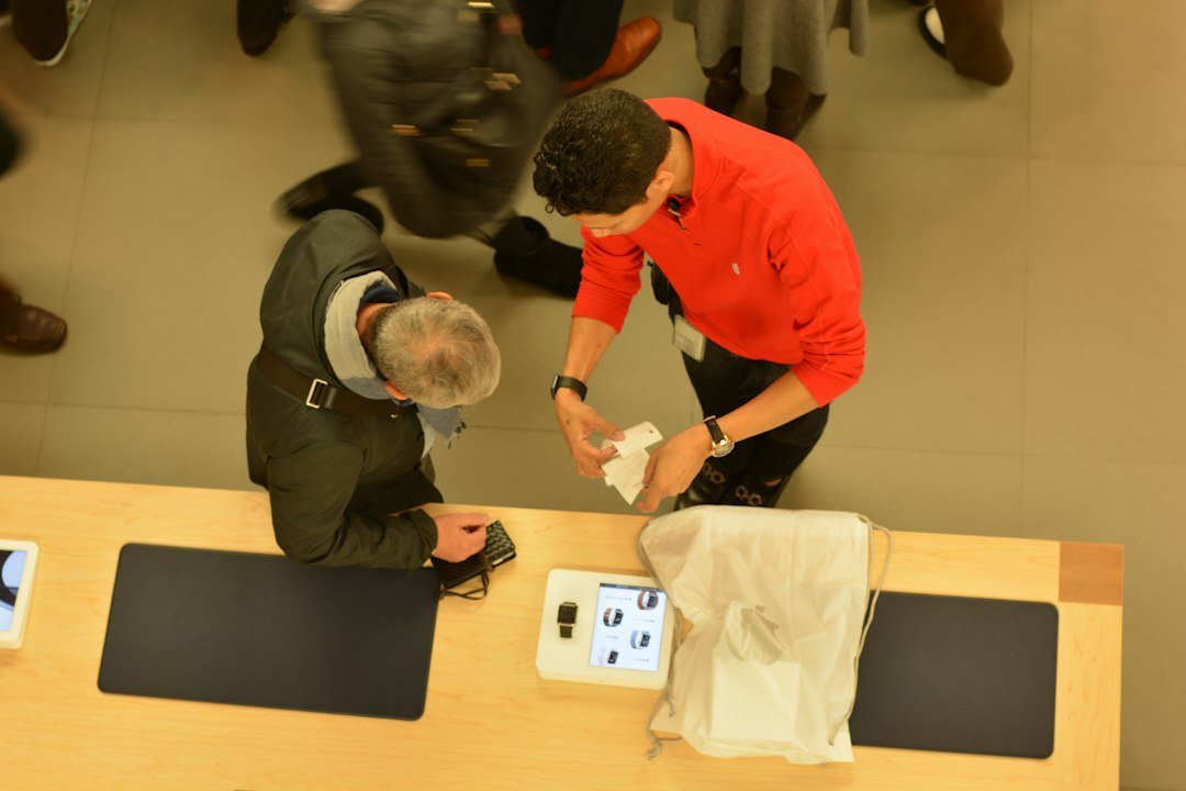 Pre-owned smartphones displayed for inspection and refurbished phone buying checklist