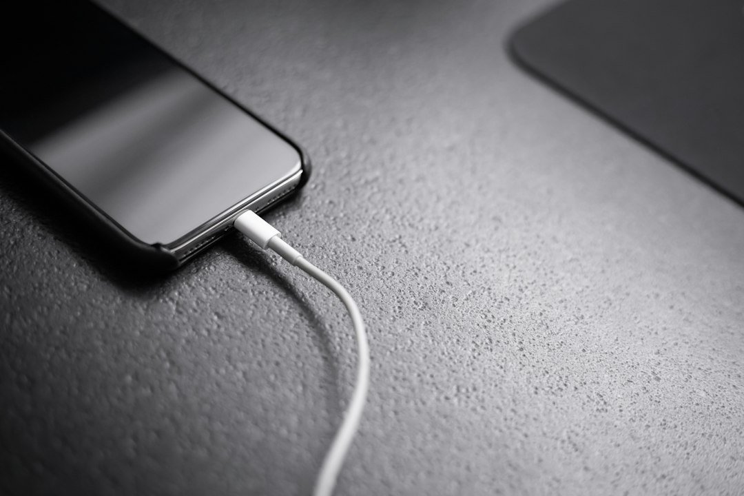Phone और compatible USB-C charger