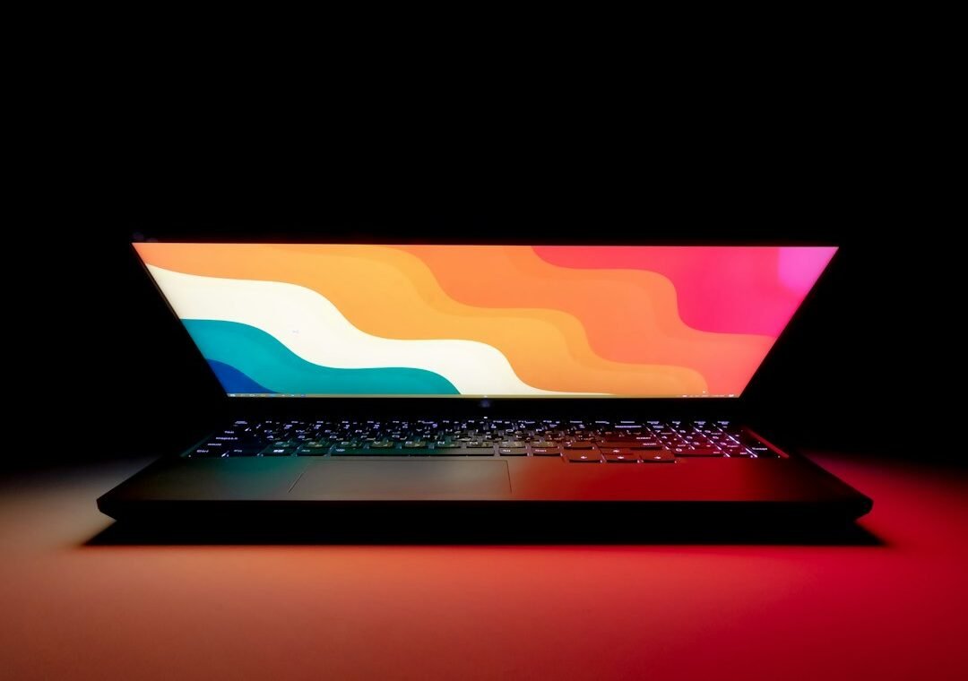 Local AI workstation और high-performance laptop को दर्शाती technology image
