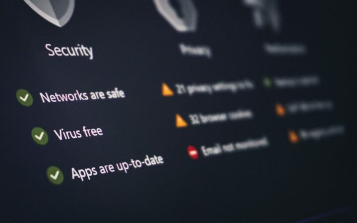Zero Trust cybersecurity और identity verification को दर्शाती security image
